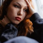 Od czarnych myśli do jasnego jutra: 9 prostych nawyków, które uspokoją głowę