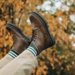 Buty, które kochają szerokie nogawki: przewodnik po fasonach wydłużających sylwetkę