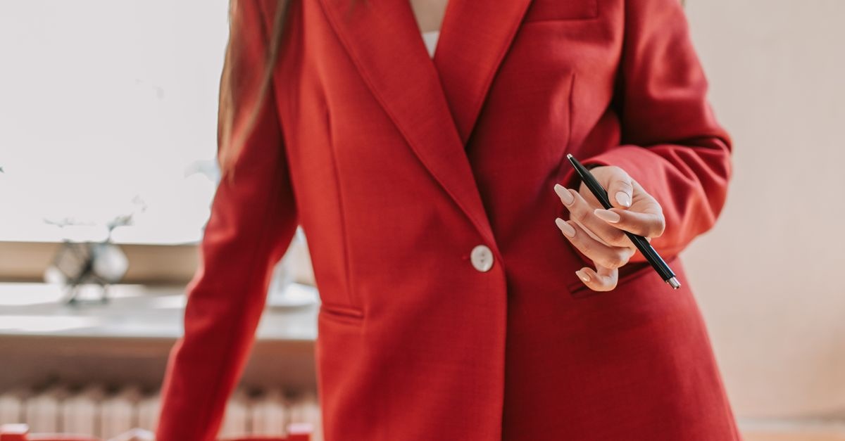 Lekko i z klasą: letnie stylizacje do biura, które przechodzą każdy dress code