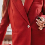 Lekko i z klasą: letnie stylizacje do biura, które przechodzą każdy dress code