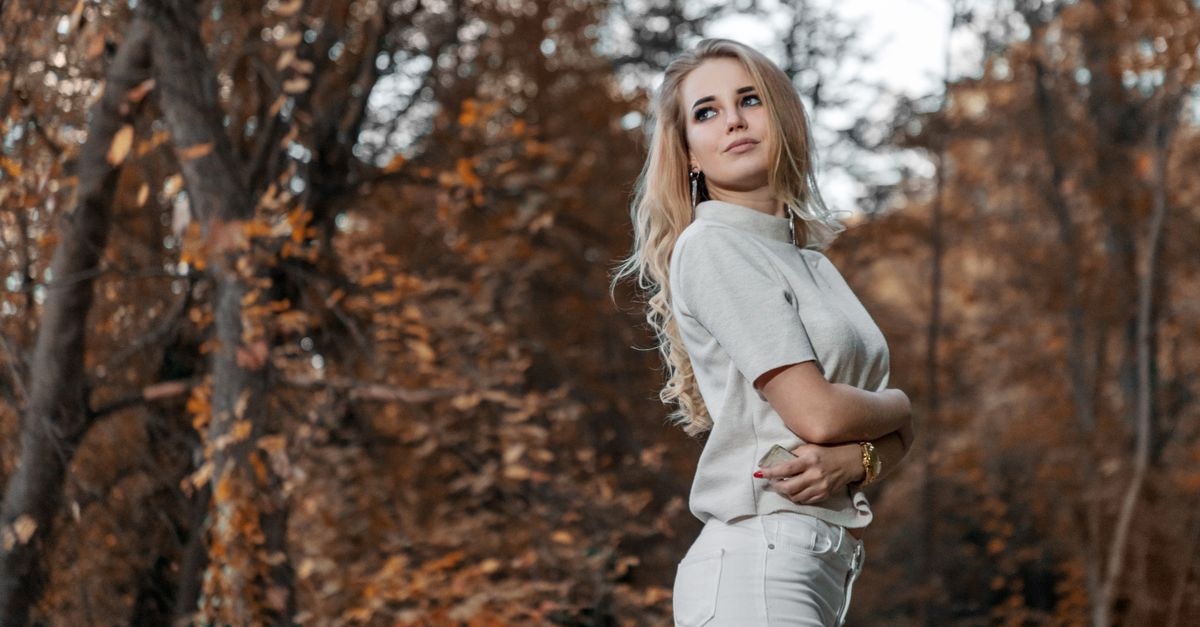 Stylowy balans: 12 trików, dzięki którym ramiona wyglądają smuklej